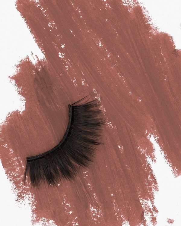 10 Brands for the Best Bridal Fake Lashes