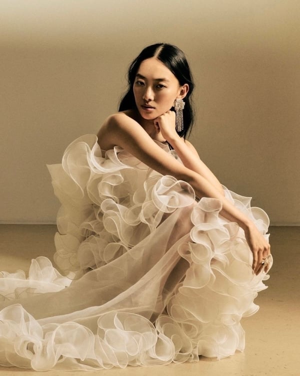 20 Textural Bridal Dresses We're Crushing On
