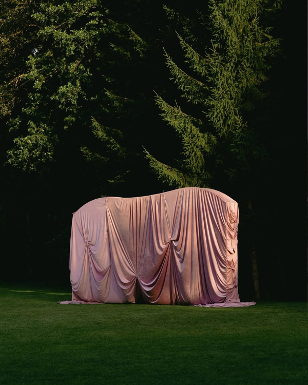 Should Wedding Vendors Disclose Their Use of AI to Couples?