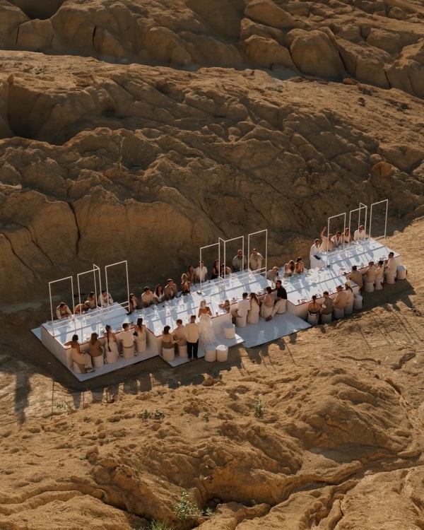 Should Wedding Vendors Disclose Their Use of AI to Couples?