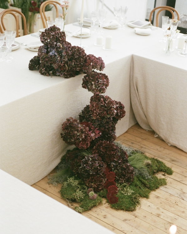 An Immersive Wedding in Puglia with Sculptural Tables and Artful Florals