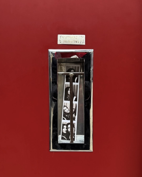 40 Vintage Photobooths Around the World