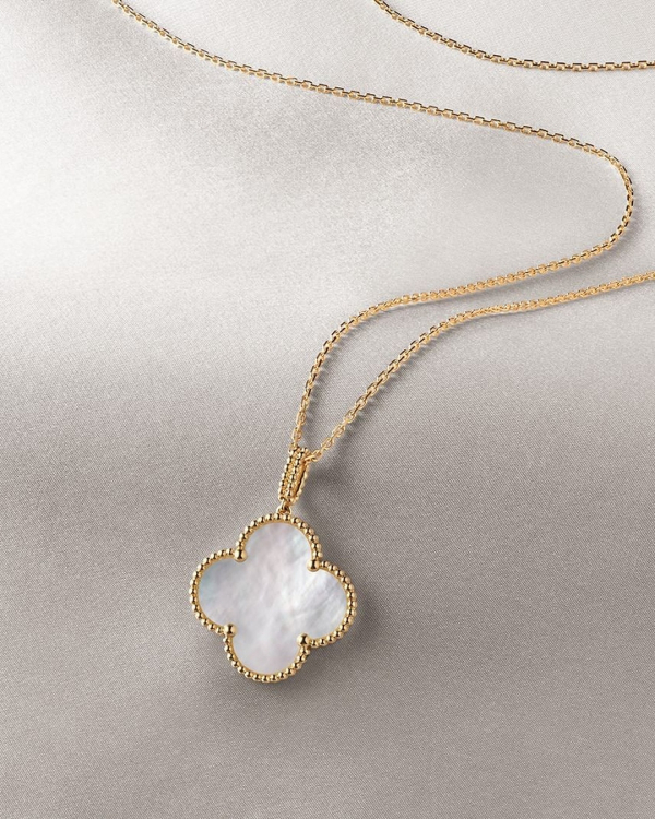 Iconic Jewelry Pieces that Will Never Go Out of Style | Timeless Necklaces, Rings & Earrings