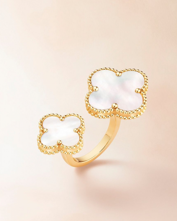 Iconic Jewelry Pieces that Will Never Go Out of Style | Timeless Necklaces, Rings & Earrings