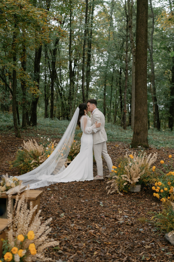 Autumn Wedding at Hudson Valley | Danielle & Patrick Fall Marriage Ceremony With Flowers in New York