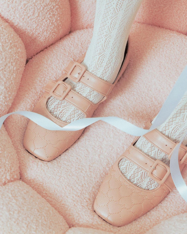 Best Valentine's Day Gift Ideas For Her | Romantic V-Day Presents