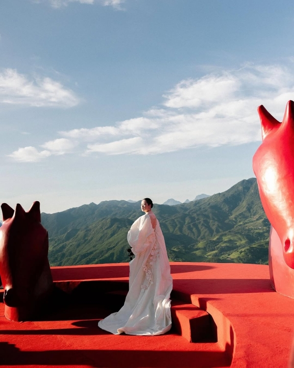 9 Best Wedding Photographers in France | French Luxury Photographers | Photography in Paris | Famous, Professional