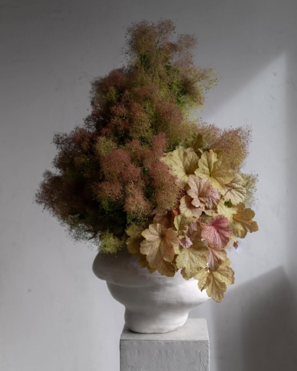 10 Flower Varieties Trending for 2025 Weddings