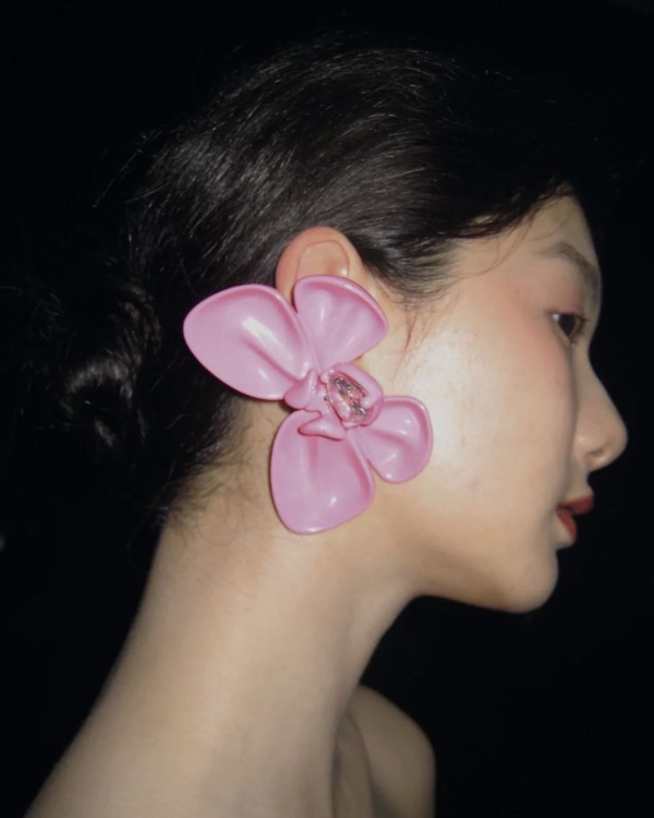 40 Colorful Shoes & Accessories to Brighten Your Bridal Look