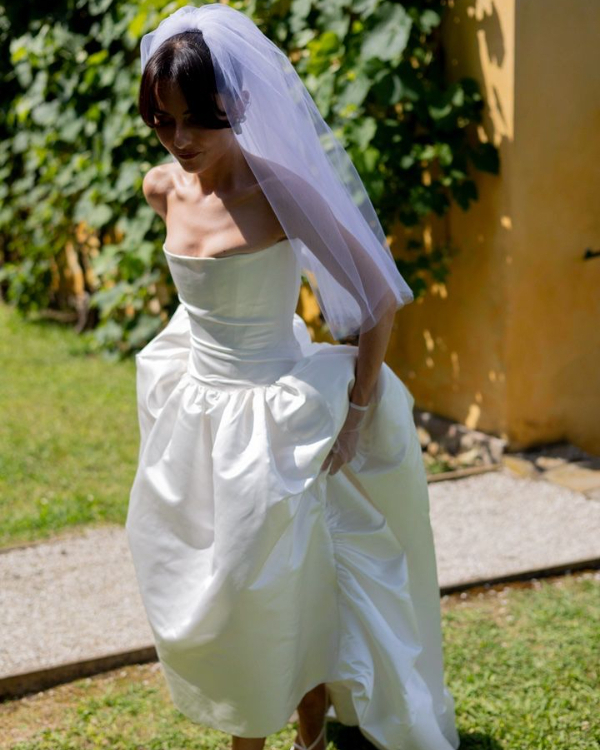 40 Colorful Shoes & Accessories to Brighten Your Bridal Look