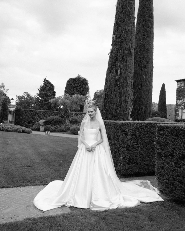 9 Best Wedding Photographers in France | French Luxury Photographers | Photography in Paris | Famous, Professional