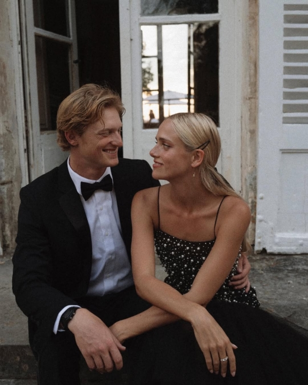 Just Got Engaged? Here's 8 Essential Steps to Do Next