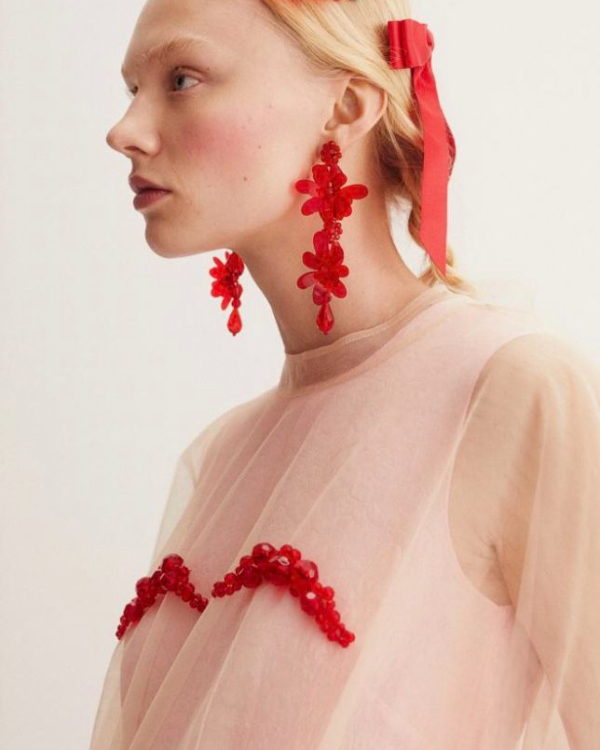 40 Colorful Shoes & Accessories to Brighten Your Bridal Look