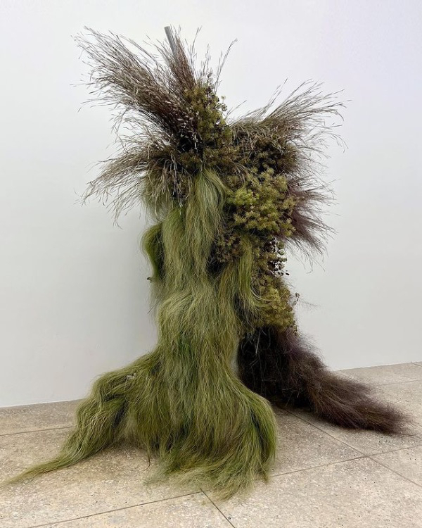 10 Flower Varieties Trending for 2025 Weddings