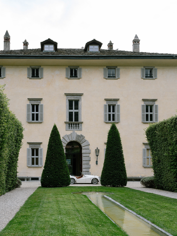 Photographers Beige and Wine