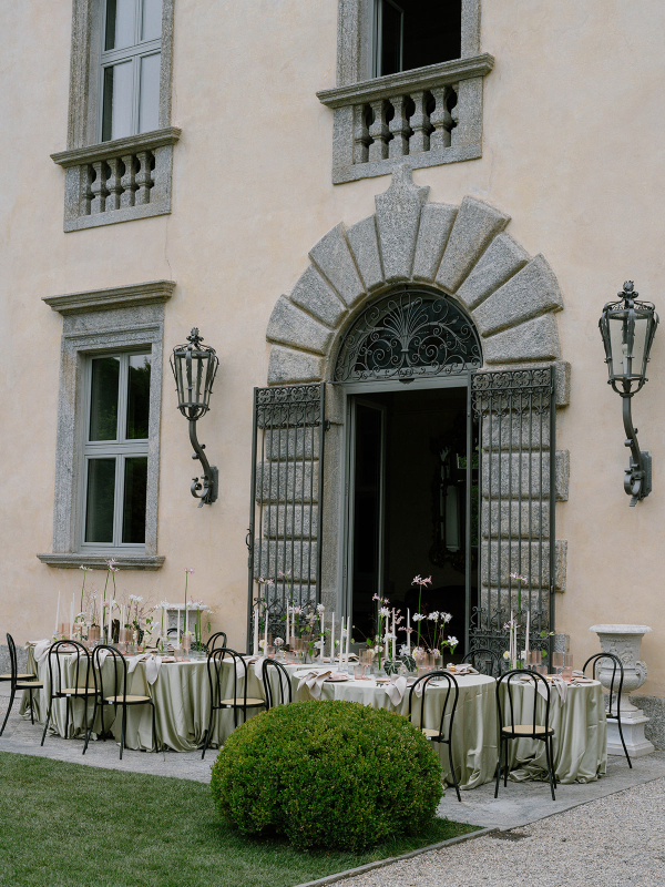 Photographers Beige and Wine