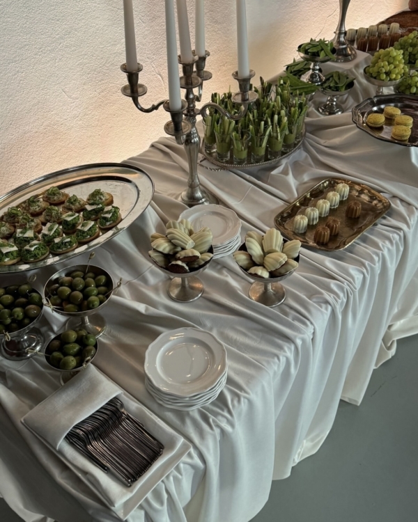 An Elegant Vintage-Style Wedding in a Historic Mansion