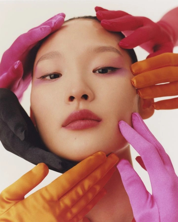 40 Colorful Shoes & Accessories to Brighten Your Bridal Look