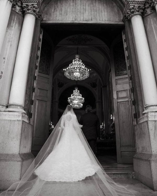 The Pros & Cons of a First Look