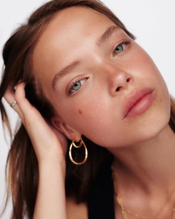 The Bridal Beauty Emergency Kit | 10 Bridal Beauty Essential: From Setting Spray to Sewing Kit