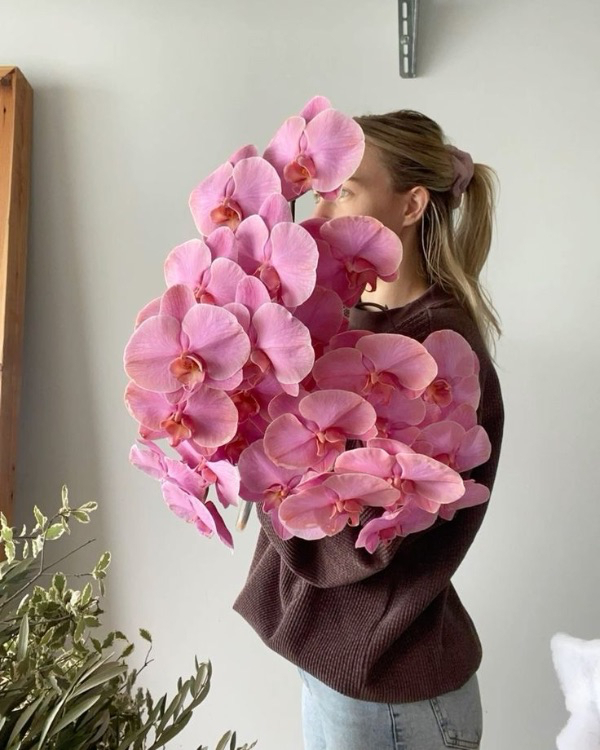 10 Flower Varieties Trending for 2025 Weddings