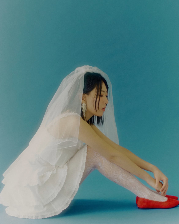 40 Colorful Shoes & Accessories to Brighten Your Bridal Look