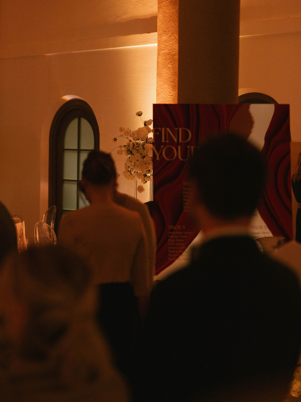 Photographers Beige and Wine