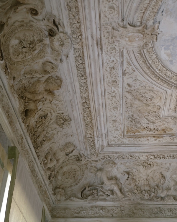 An Elegant Vintage-Style Wedding in a Historic Mansion