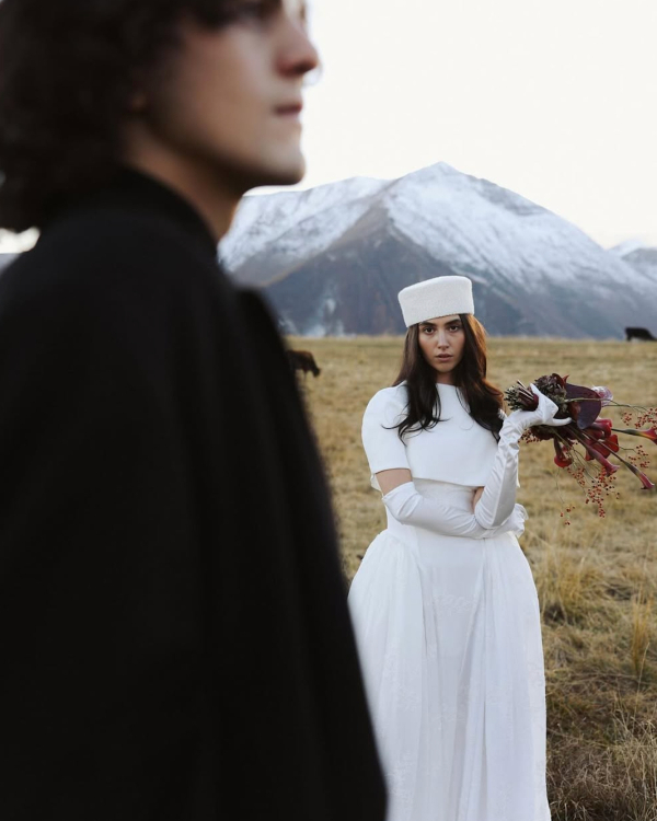 9 Chic Ways to Style Your Bridal Dress for a Winter Wedding