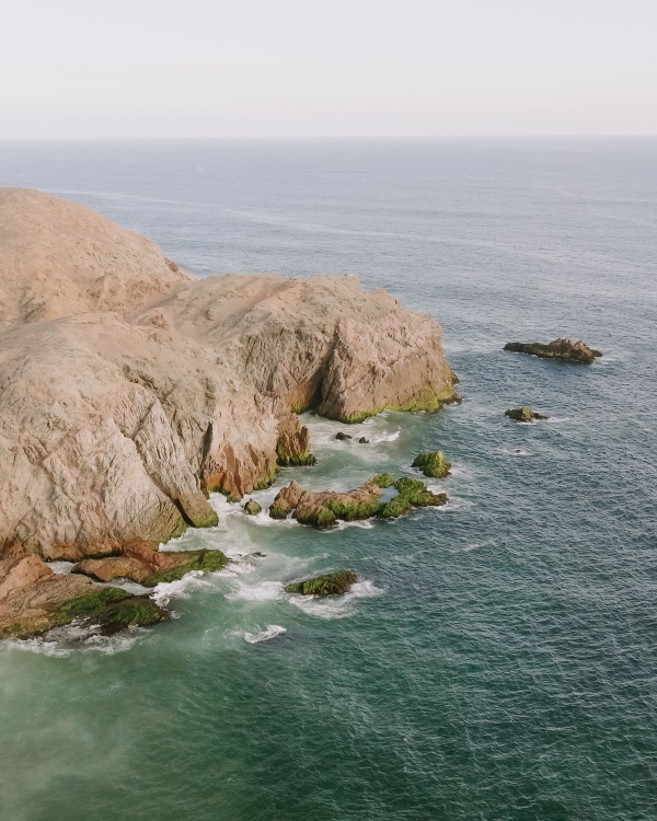 A Sculptural Golden Hour Wedding Along the Cliffs of Cabo