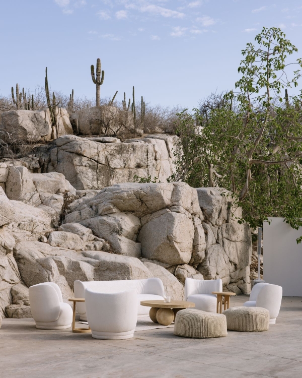 A Sculptural Golden Hour Wedding Along the Cliffs of Cabo