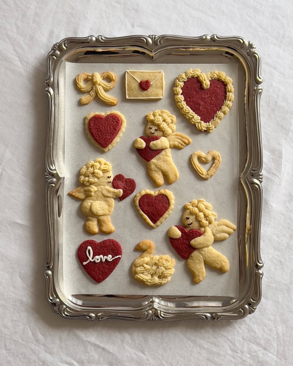 Plan the Perfect Galentine’s Day: 30 Chic Food, Drink, and Decor Ideas