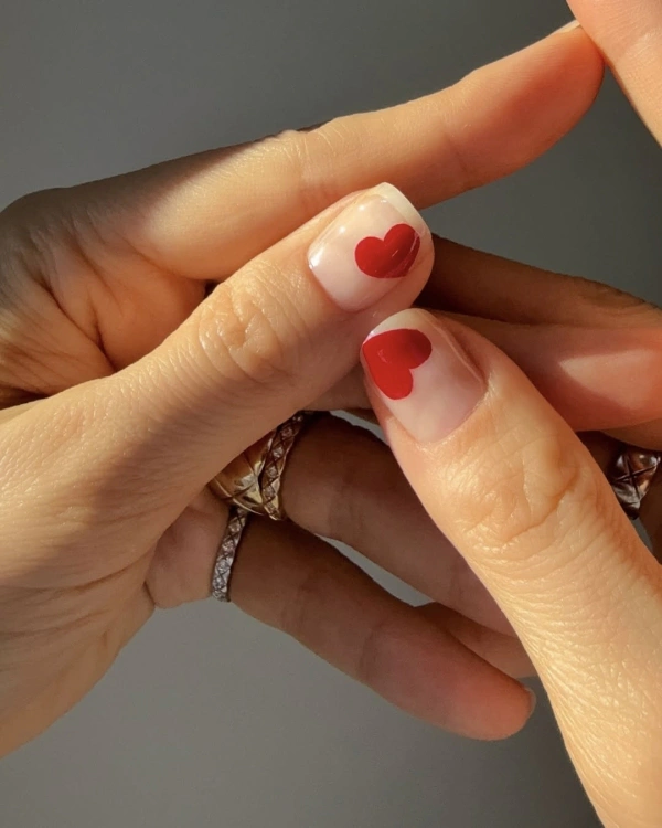 30 Chic Valentine's Day Nail Ideas — photo 2