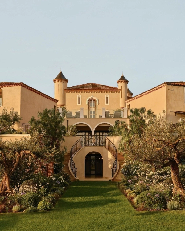 The White Lotus Season 4 Filming Location Confirmed as This Iconic Wedding Venue in France — photo 1
