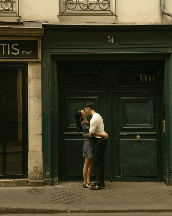 What Are Relationship Offsites? A Complete Guide for Modern Couples