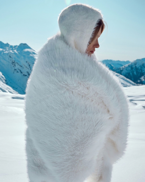 9 Chic Ways to Style Your Bridal Dress for a Winter Wedding