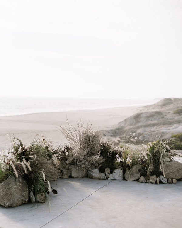A Sculptural Golden Hour Wedding Along the Cliffs of Cabo