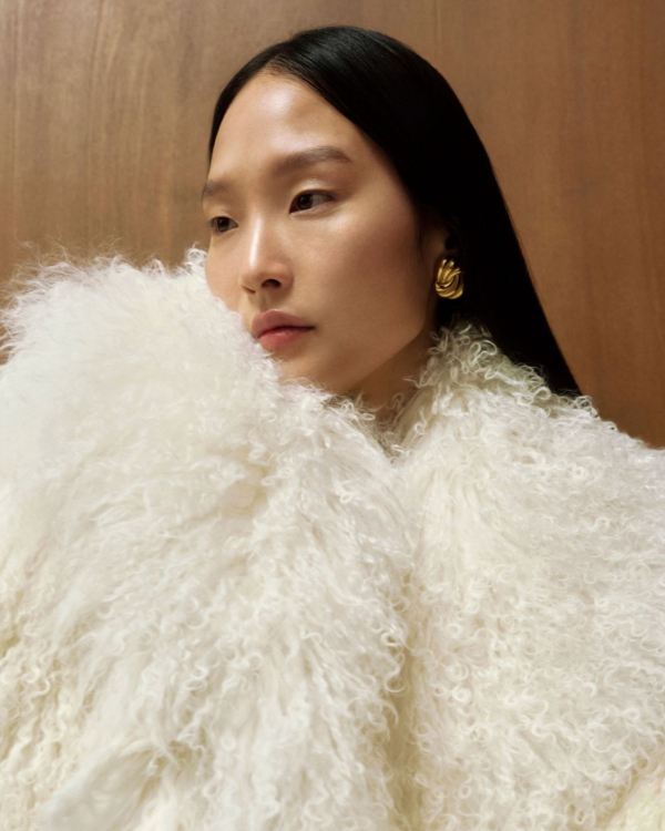 9 Chic Ways to Style Your Bridal Dress for a Winter Wedding