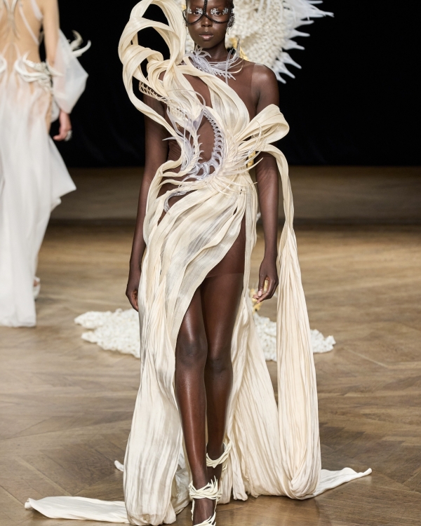 Wedding Looks from Paris Haute Couture F/W 2022