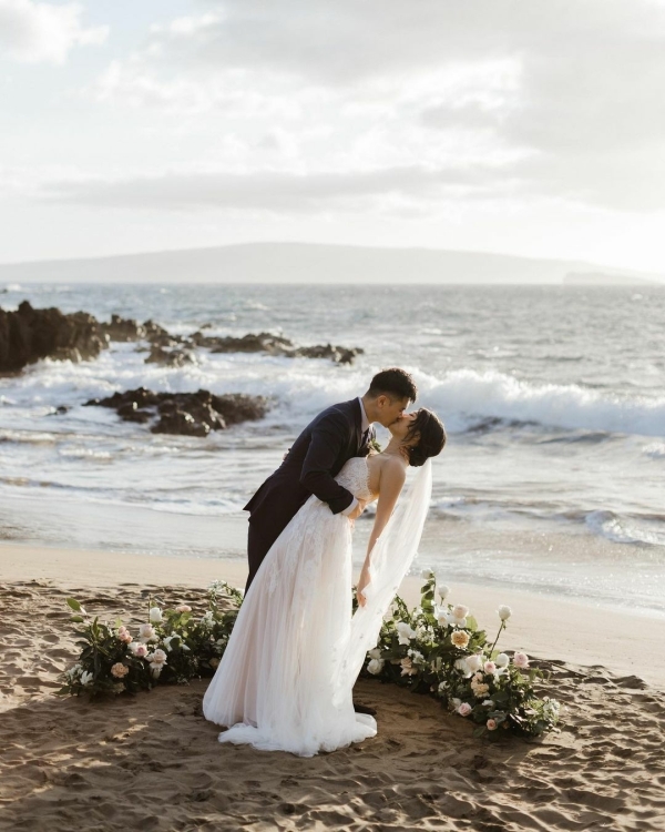 15 Best Wedding Photographers in Hawaii | Professional Photography | Luxury Photographer and Videographer | Photo Studio