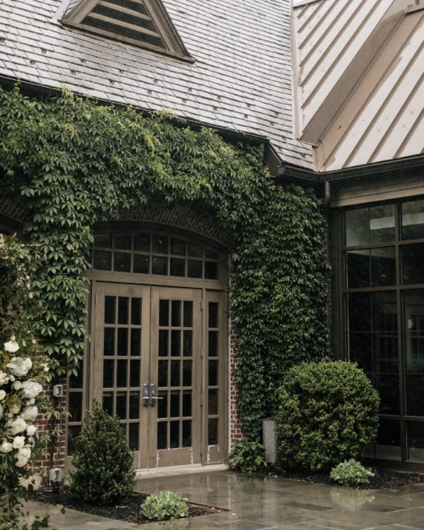 Morning Wedding in the Romantic Rain, Photo