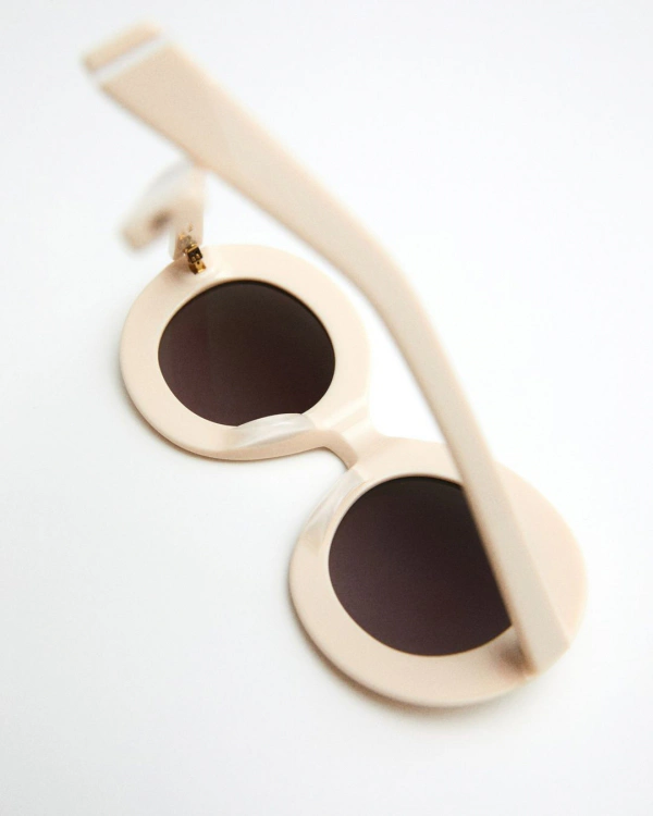 Trendy Sunglasses for Your Outdoor Wedding — photo 2