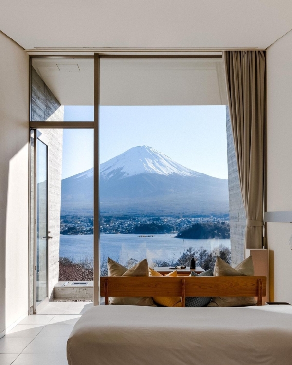 10 Travel Influencers to Follow