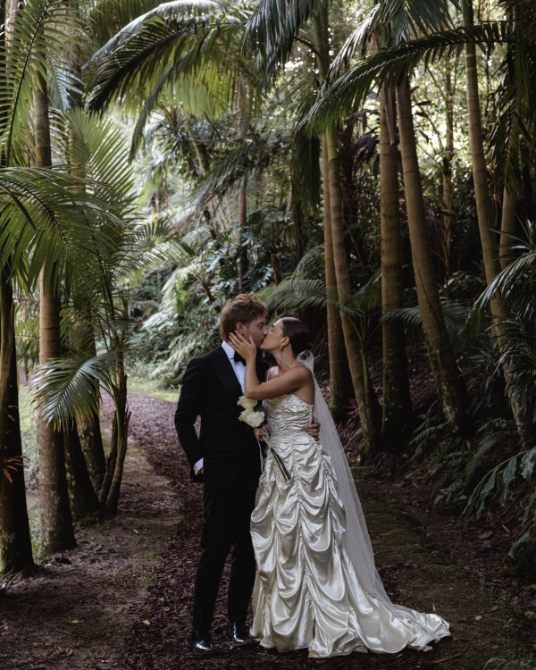 Wedding Story Under the Palm Trees in Australia | Real Wedding: Grace & Josh