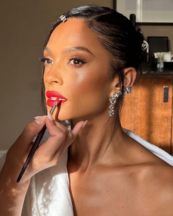 17 Best Makeup Artists in the UK | Famous, Professional MUA | Bridal Makeup in England | Wedding Beauty Artists