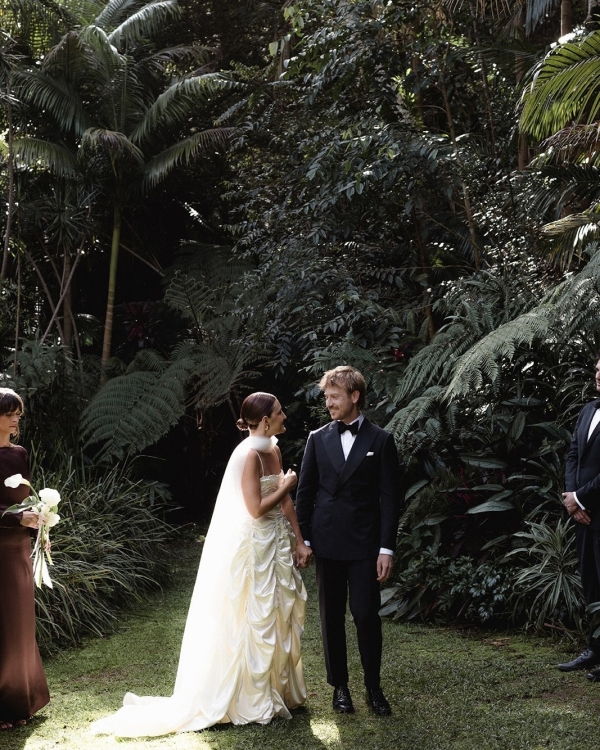 Wedding Story Under the Palm Trees in Australia | Real Wedding: Grace & Josh