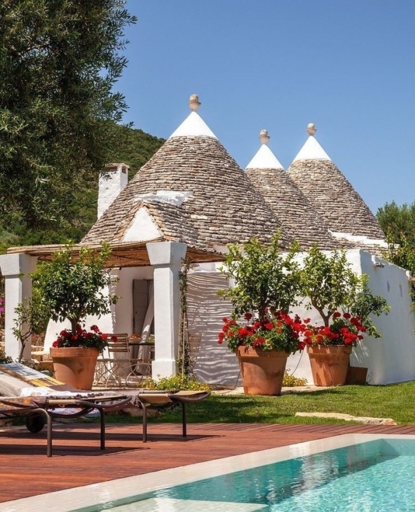 10 Travel Influencers to Follow