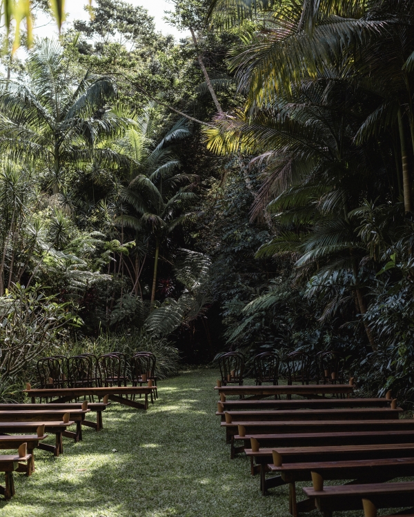 Wedding Story Under the Palm Trees in Australia | Real Wedding: Grace & Josh