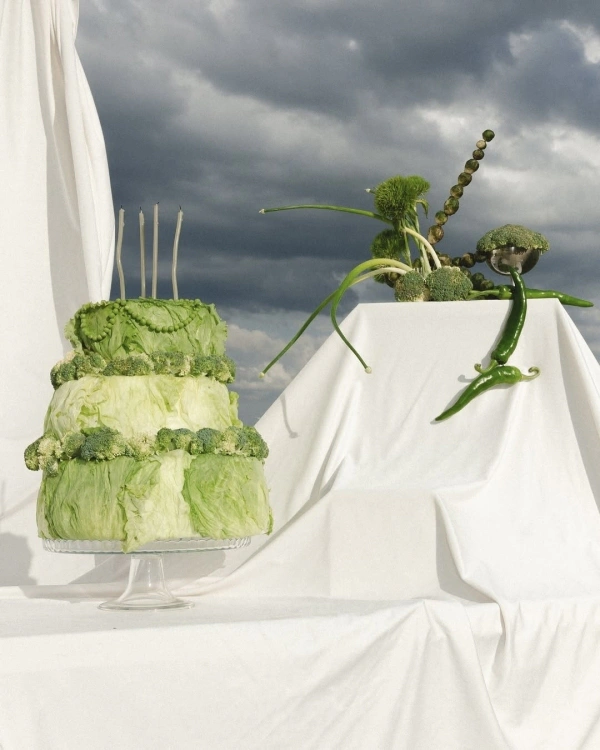Trend: Vegetable-Decorated Wedding Cakes — photo 1