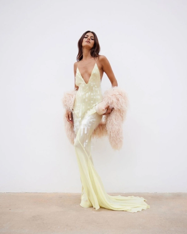 40 Chic Wedding Guest Dresses Perfect for a Destination Wedding in Europe — photo 1